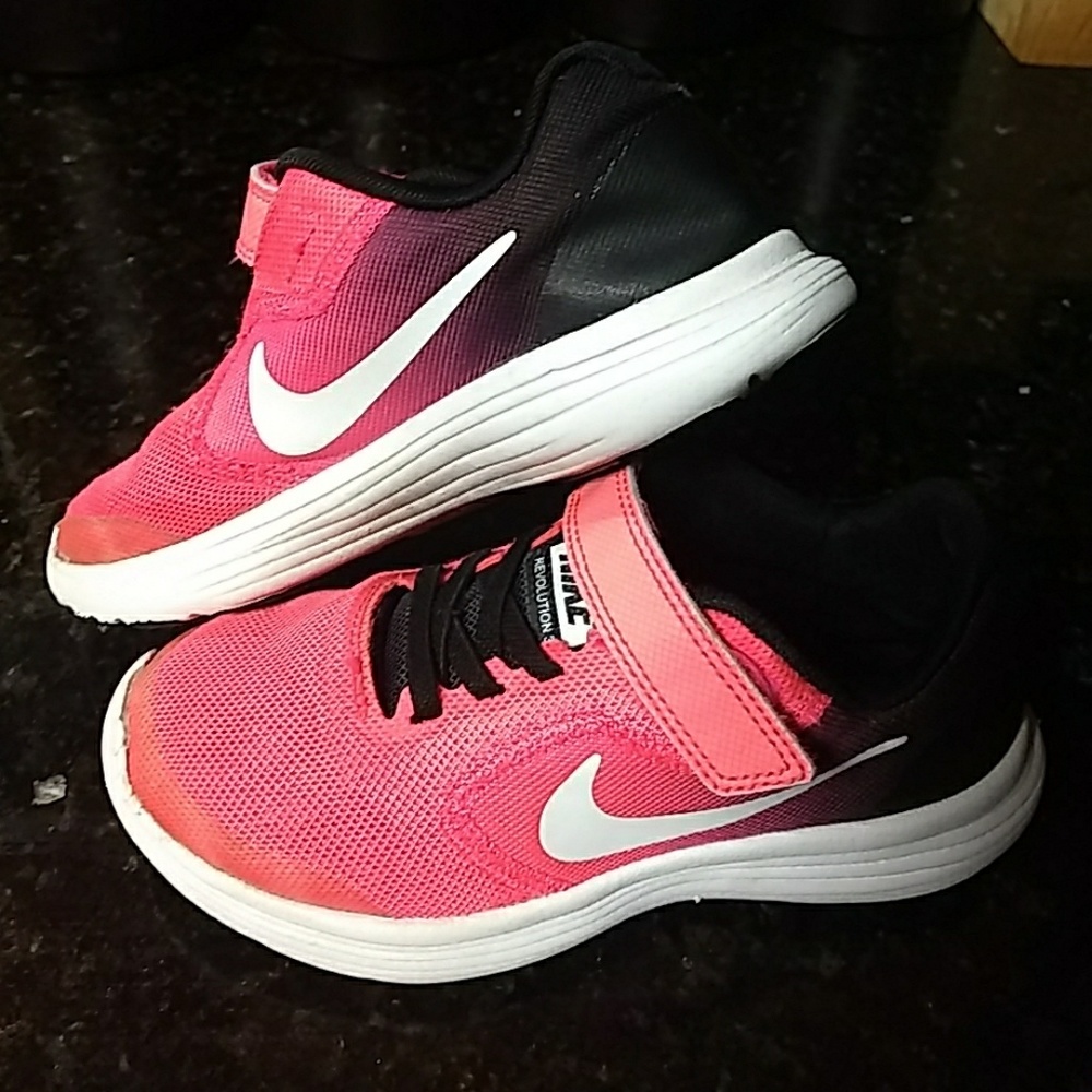 Girls Nike Revolution 3 shoes size 12. 5